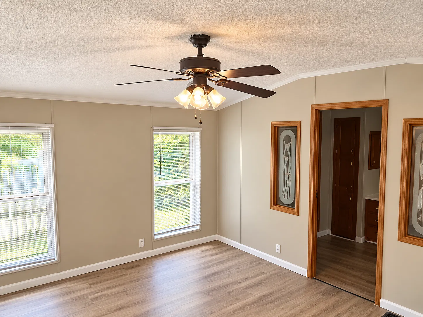 3 bed, 1216 sqft, $612 — Photo 4