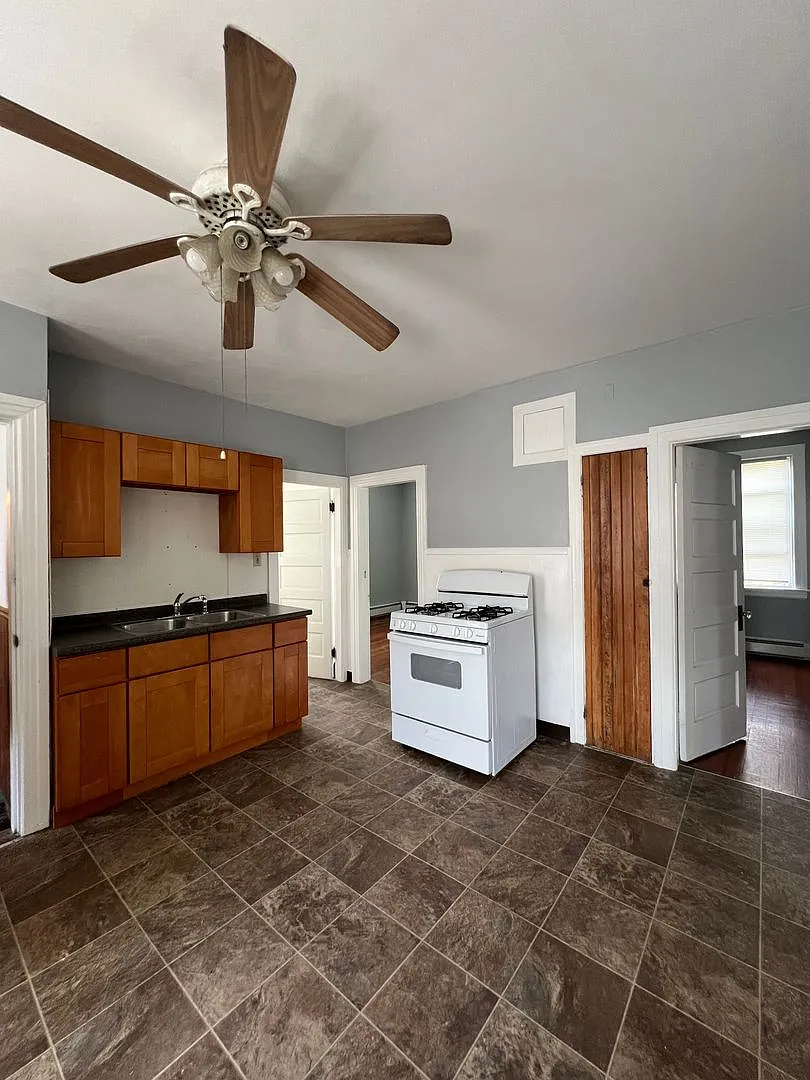 Spacious 2 bed/1 Bath in Knightsville! — Photo 2