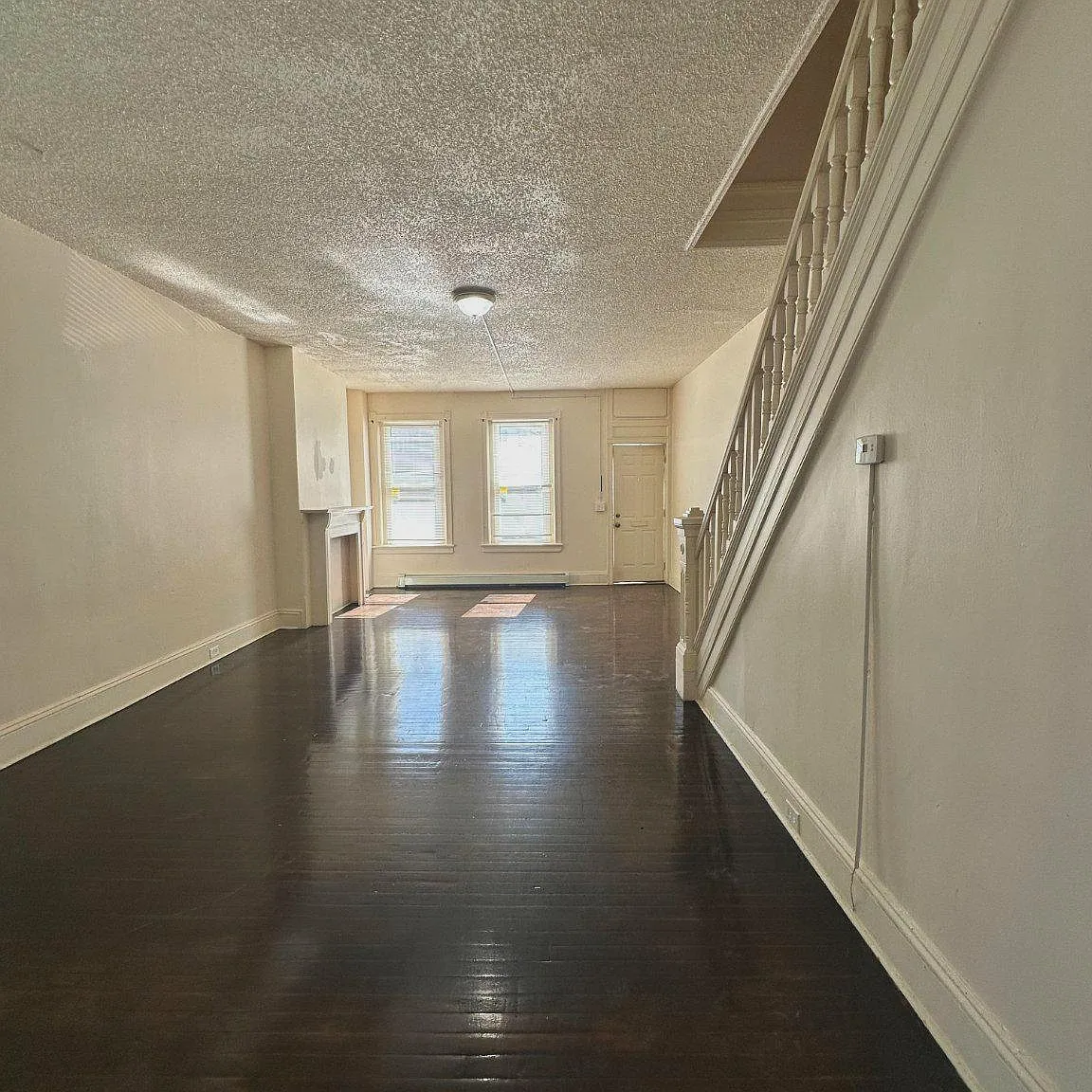 4 bed, 1.0 bath, 1494 sqft, $2,250 — Photo 4