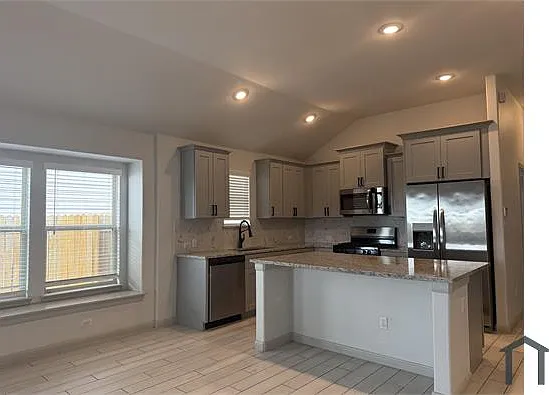 125 Woods Edge Ln