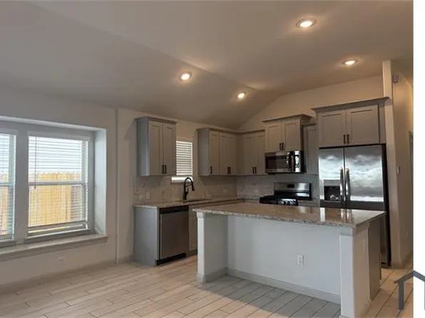 125 Woods Edge Ln, Georgetown, TX 78628