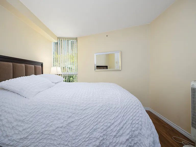 555 Jervis St #304 — Photo 12