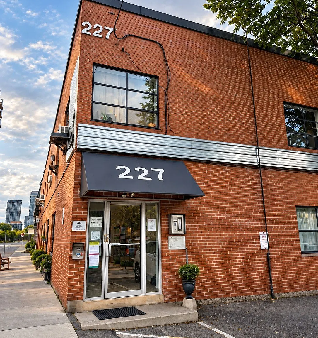 227 Sterling Rd E — Photo 1