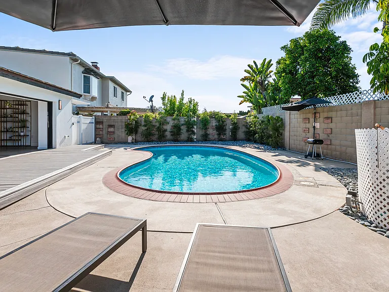 9333 Flicker Ave — Photo 30