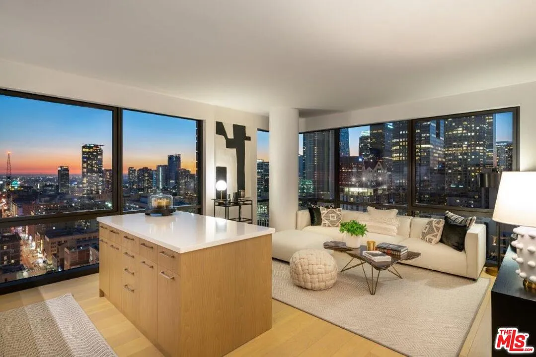 2 bed, 2.0 bath, 941 sqft, $3,800 — Photo 1