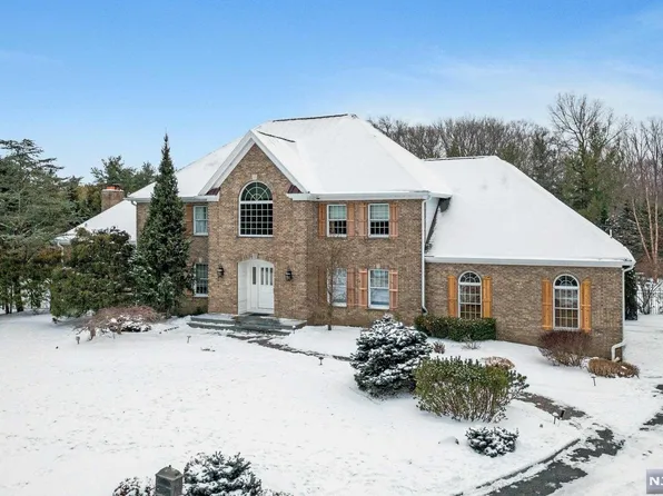 9 Aspen Ct, Mahwah, NJ 07430