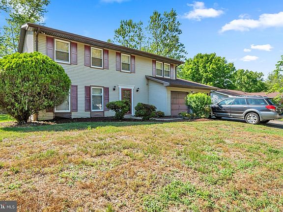 2nd image of 10815 Garnet Dr