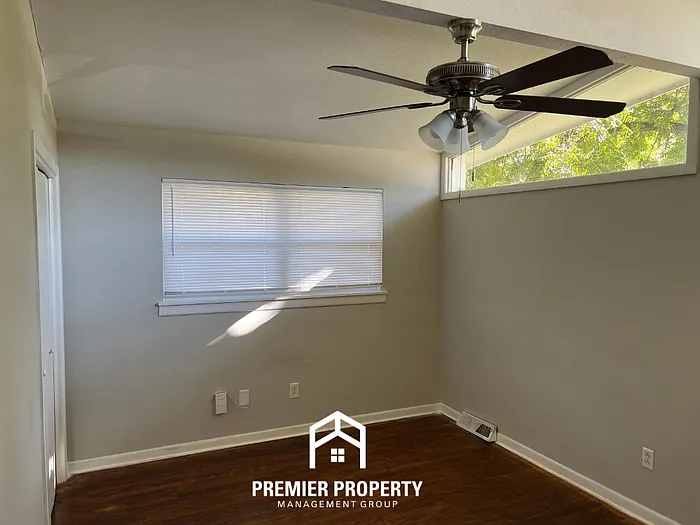 2322 Rodgers Dr NE — Photo 8