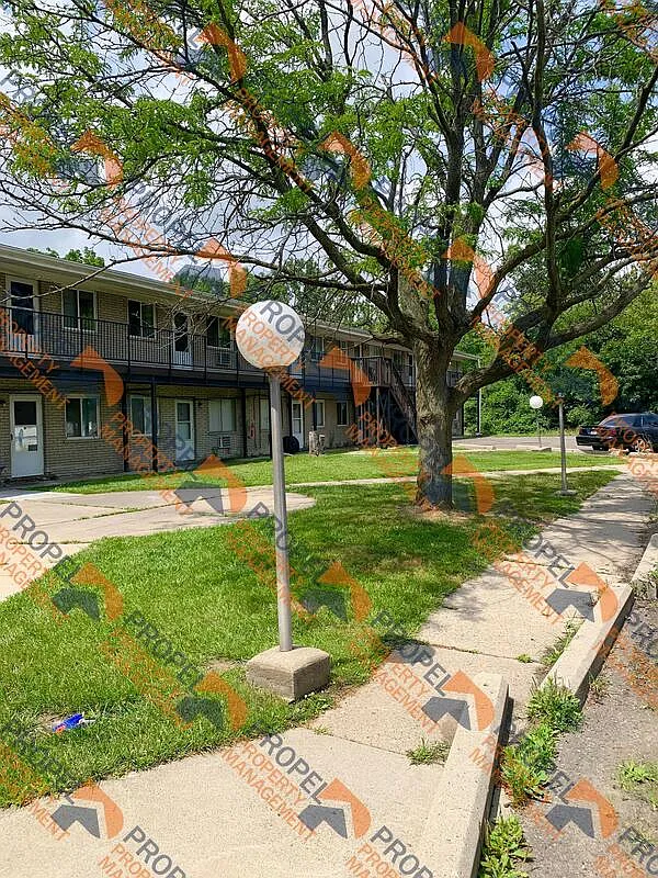 2 bed, 1.0 bath, 800 sqft, $849 — Photo 2