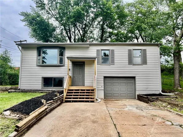 6113 E 151st Ter, Grandview, MO 64030