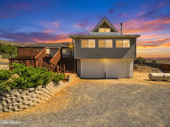 27 McClellan Peak Dr, Mound House, NV 89706