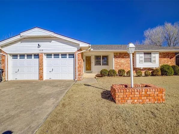 133 SW 14th St, Moore, OK 73160