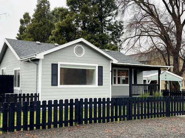 107 Tabor Ave, Eagle Pt, OR 97524