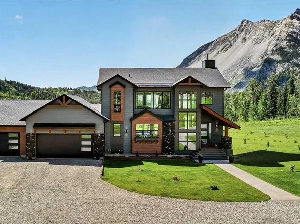 2616 W Valley Ridge Dr, Crowsnest Pass, AB T0K 0E0