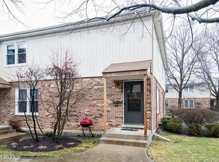 1744 Pickwick Ln, Glenview, IL 60026