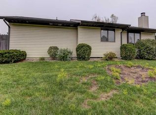 2328 Railsplitter Ave, Lincoln, IL 62656