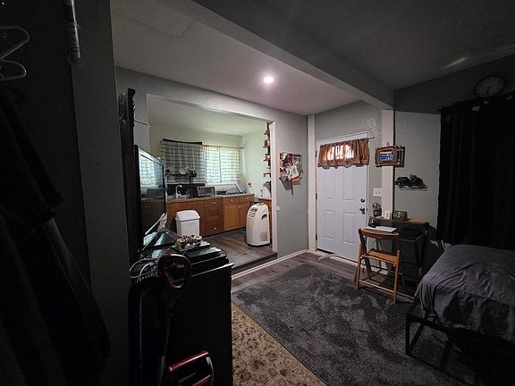 4th image of 635 Hillcrest Ln