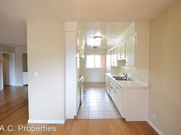 4th image of 5036 Coldwater Canyon Ave #9445527