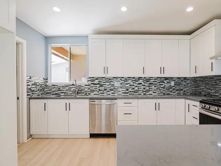 9540 Debra Ave — Photo 18