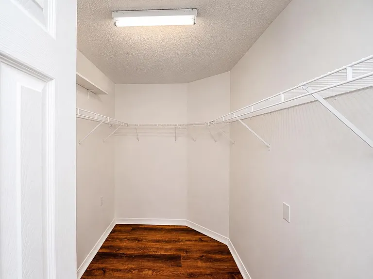 405 Island View Cir — Photo 25