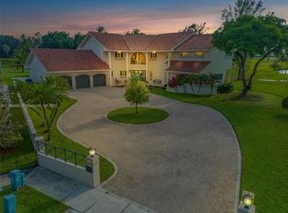 15800 W Prestwick Pl, Miami Lakes, FL 33014