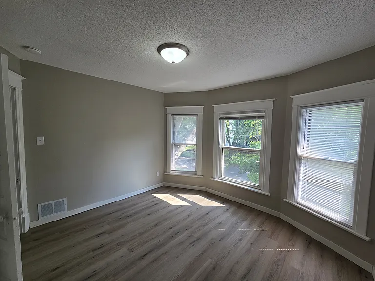 422 Baltimore St — Photo 20