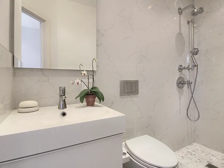 225 Maujer St #PHB — Photo 11