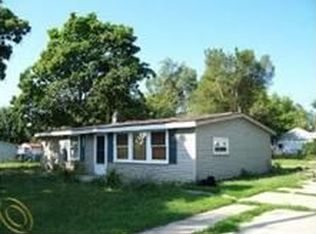 6484 Williams Lake Rd, Waterford, MI 48329