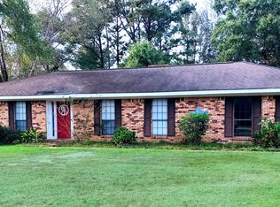 4 Windlass Dr, Hattiesburg, MS 39402