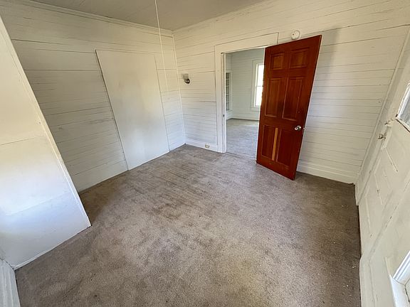 4th image of 302 E Columbia Ave