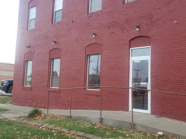 102 E 2nd St, Odessa, MO
