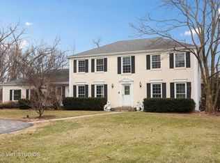 1056 Aberdeen Rd, Inverness, IL 60067