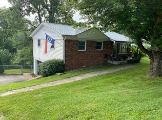 837 Mulberry St, Clyde, NC 28721
