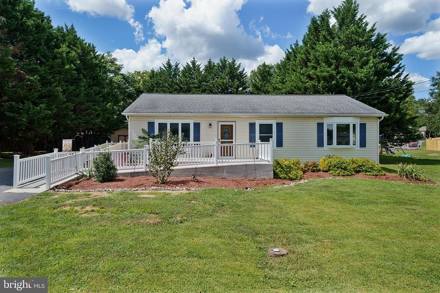 472 Upshur Dr photo 1