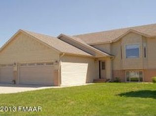 857 16th Ave W, West Fargo, ND 58078