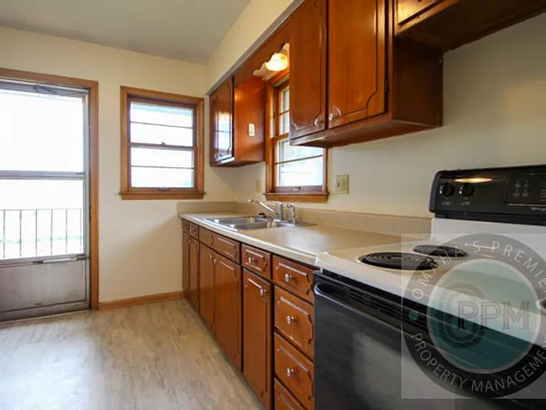 3758 S 82nd St — Photo 4