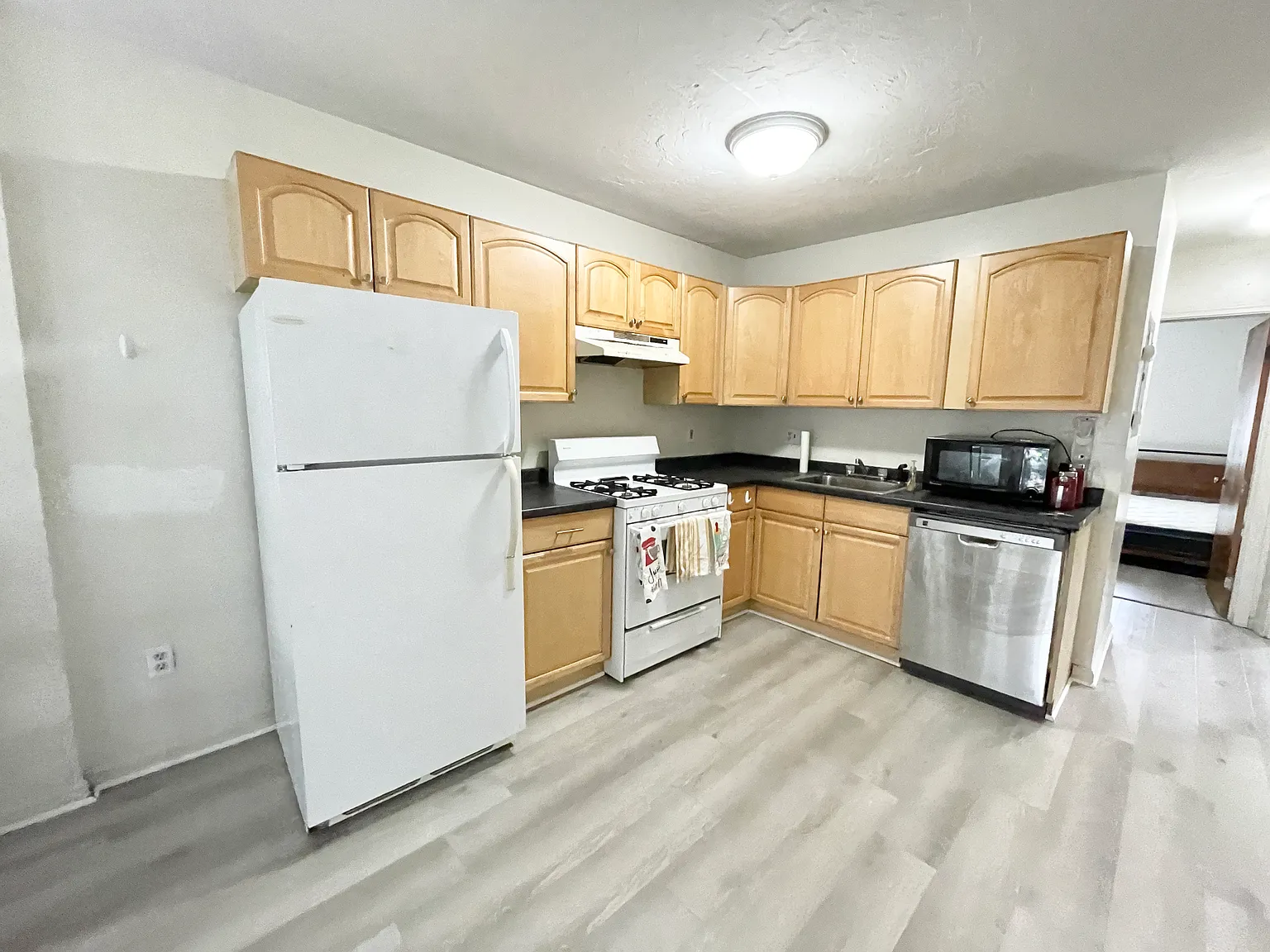 2 bed, 1000 sqft, $3,800 — Photo 2