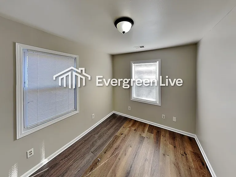 3260 Russell St — Photo 14