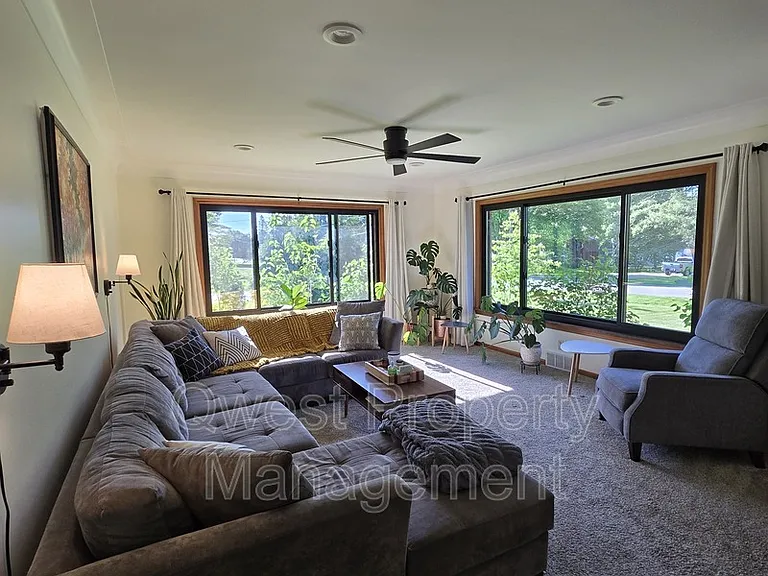 4663 Marigold St SE — Photo 3