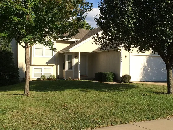 2600 SW Ancaster Rd, Topeka, KS 66614