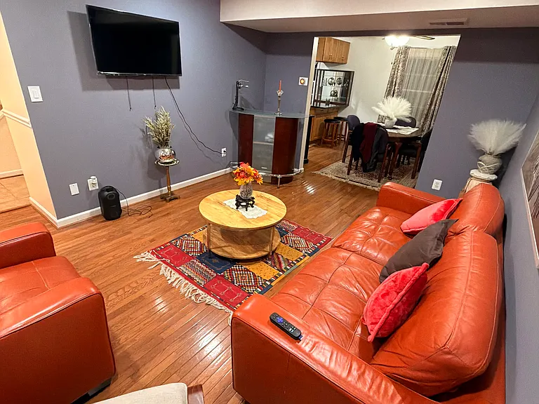8475 Kitchener Dr — Photo 2