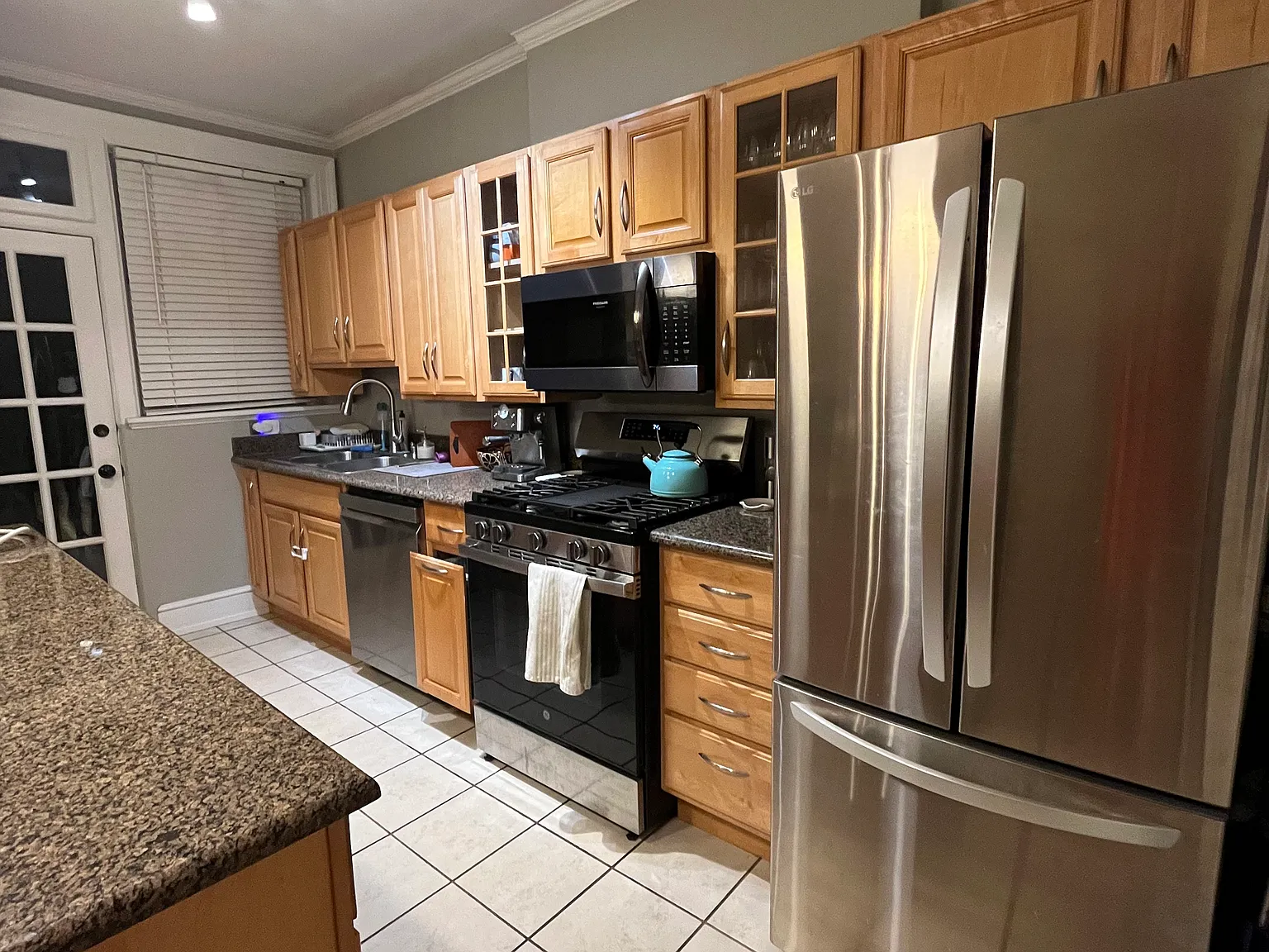 2 bed, 1.5 bath, 1360 sqft, $2,600 — Photo 4