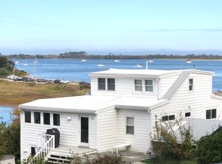 12 Bay Rd, Ipswich, MA 01938