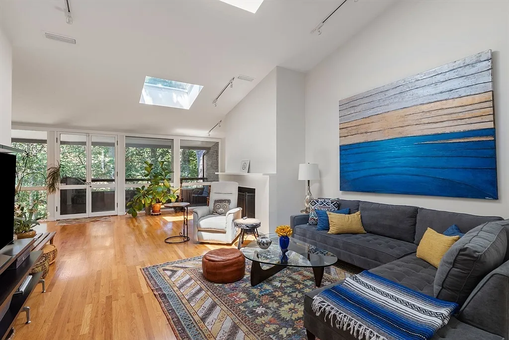 2 bed, 2.0 bath, 1495 sqft, $5,500 — Photo 1