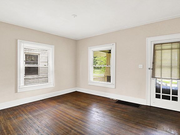 4th image of 628 N Riley Ave