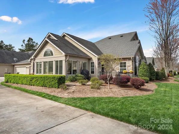 707 Ledgestone Ct, Fort Mill, SC 29708