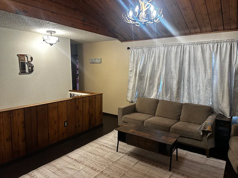 Cabin Ave — Photo 3