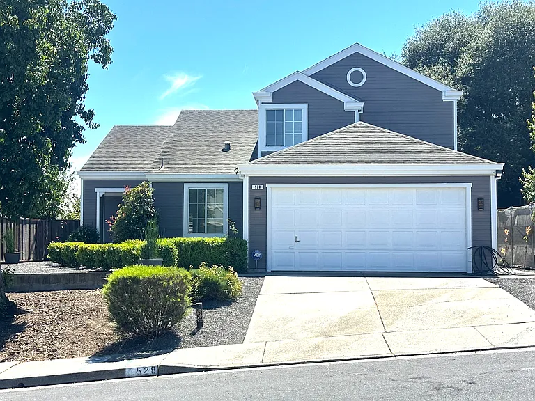 528 Fuchsia Dr — Photo 2