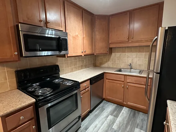 85 Lexington St #34, Auburndale, MA 02466