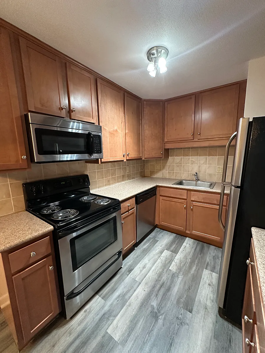 Building Photo - 124 Lexington St #34